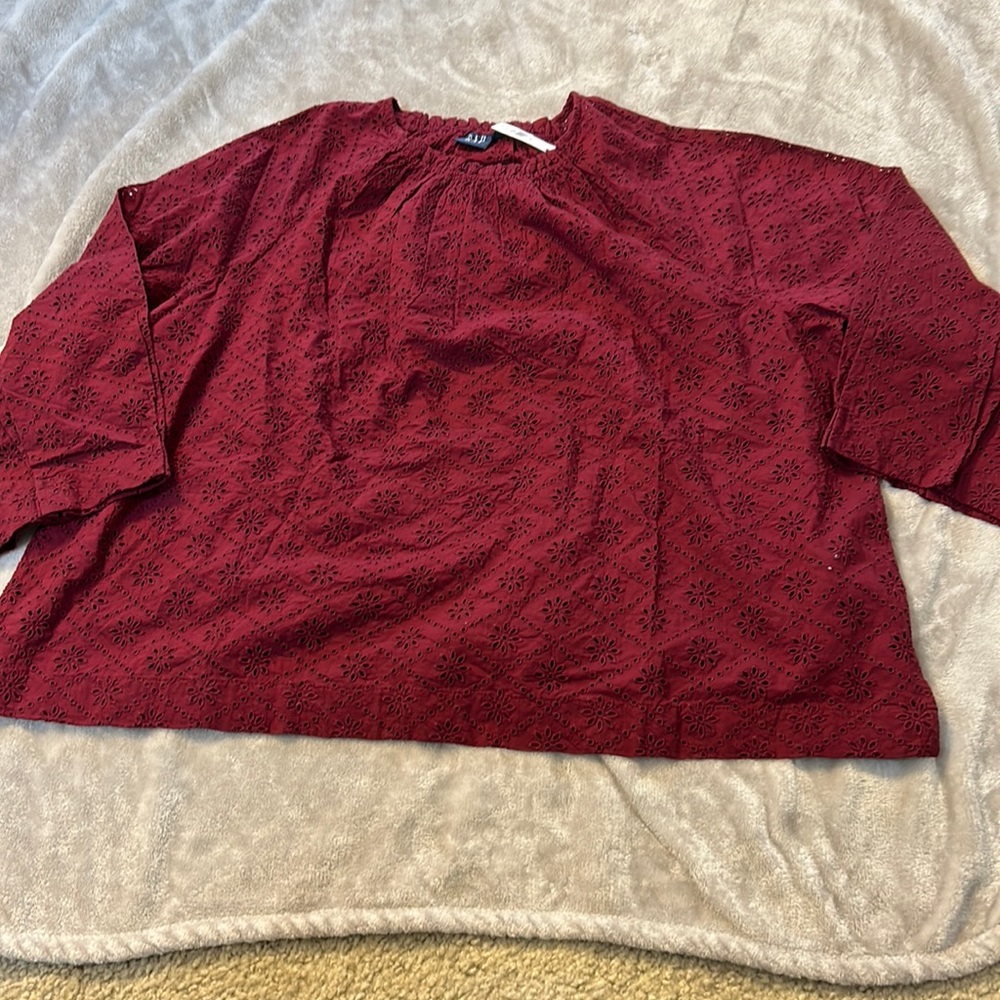 NWT gap eyelet 3/4 sleeve top